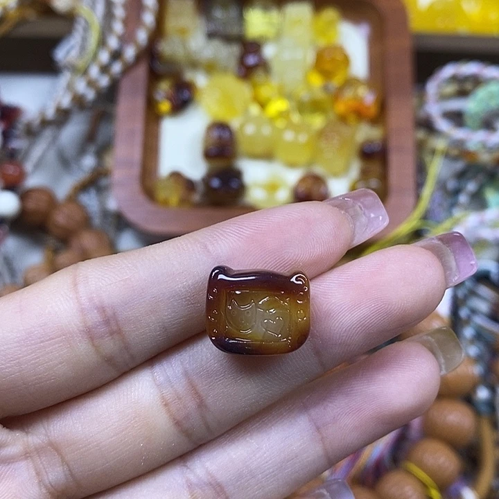 橄榄核吊坠电视机113