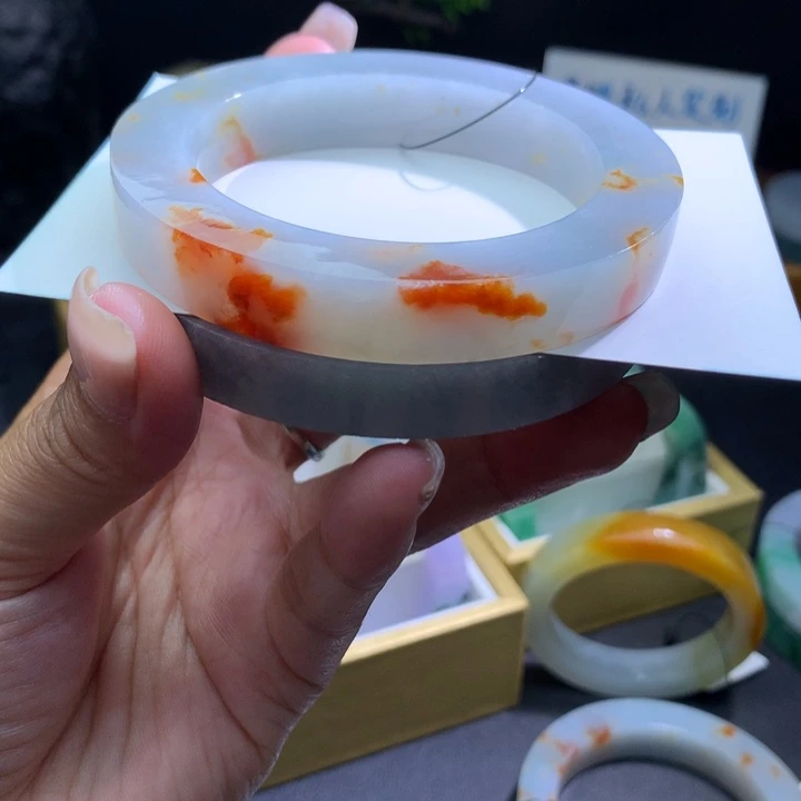 定制翡翠未镶嵌翡翠手镯