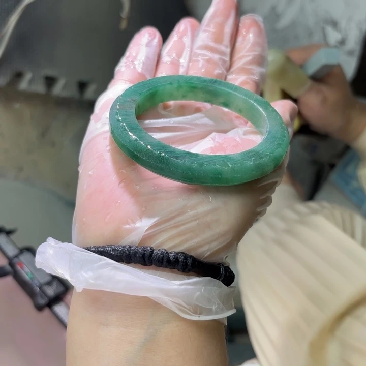 ℒ***࿐未镶嵌手镯石英质玉（非洲翠）定制