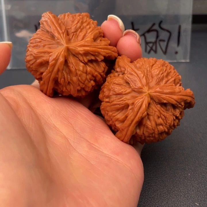 ༺***༻文玩核桃吊坠白狮子