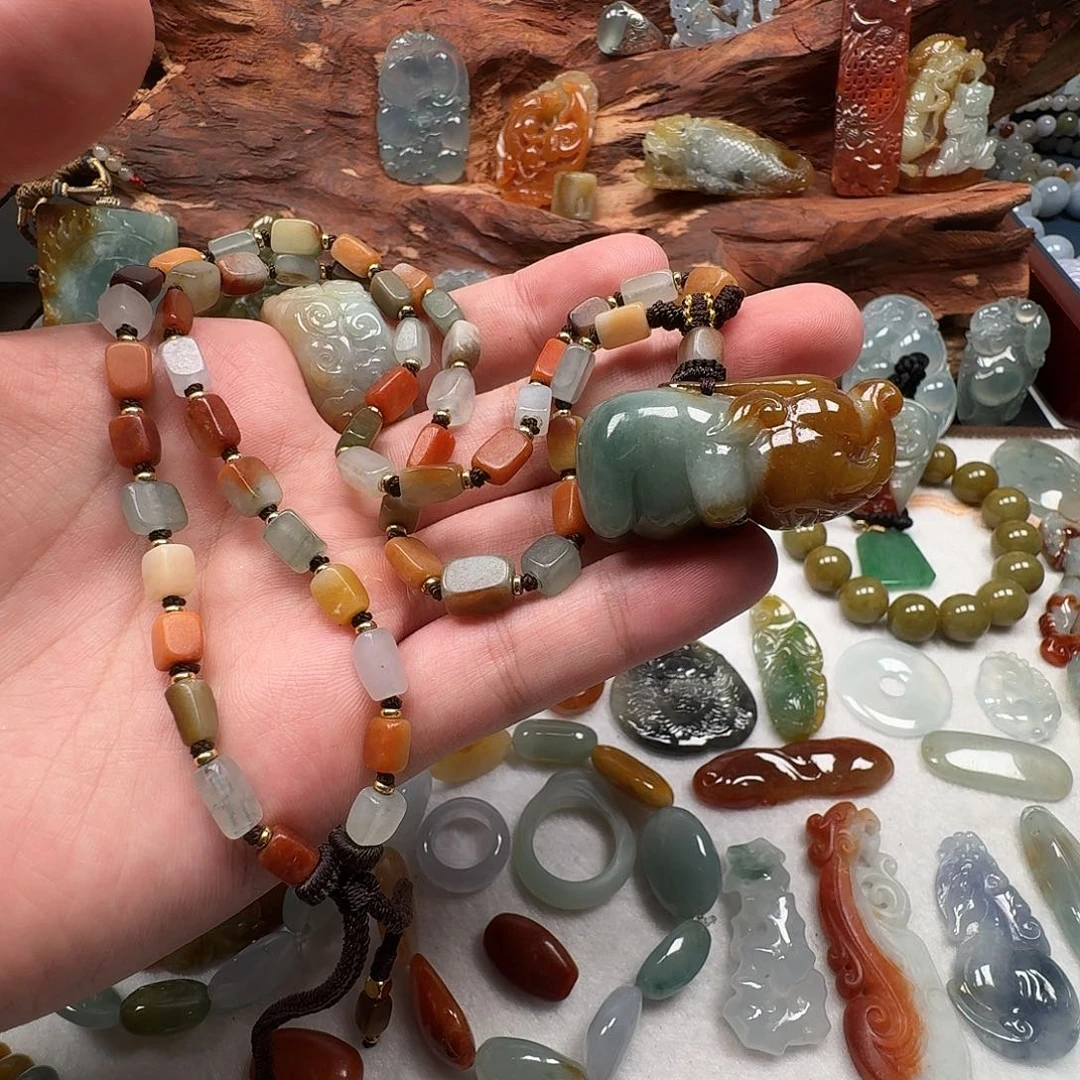 翡翠未镶嵌颈饰腾冲老料翡翠挂件