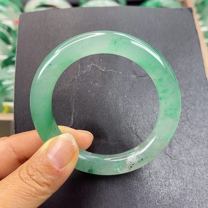 未镶嵌手镯石英质玉