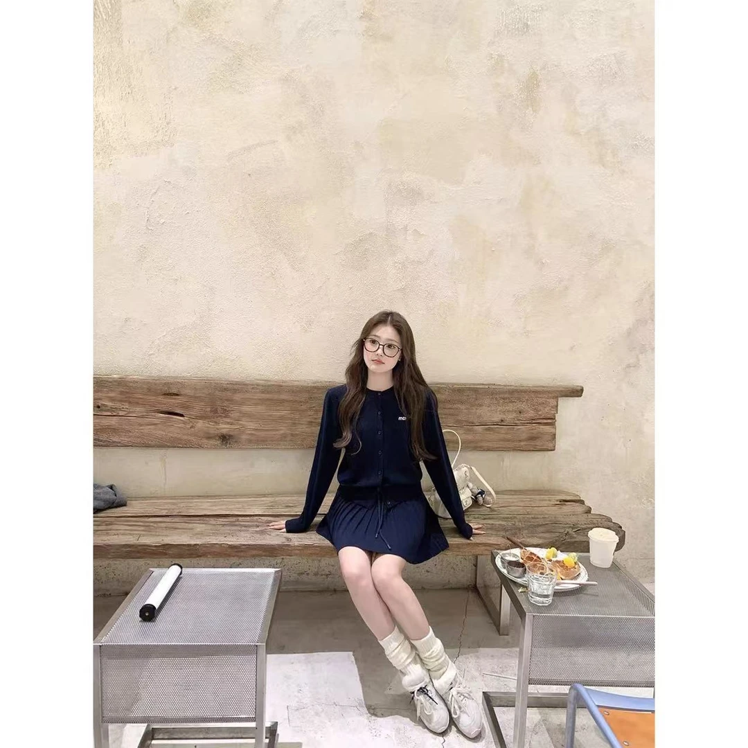 徐秋阳 甜心教主 百搭时尚休闲设计感显瘦显白毛衣YM220-