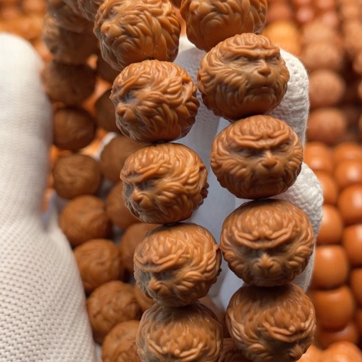 猴头核桃吊坠叫***王斗战胜佛