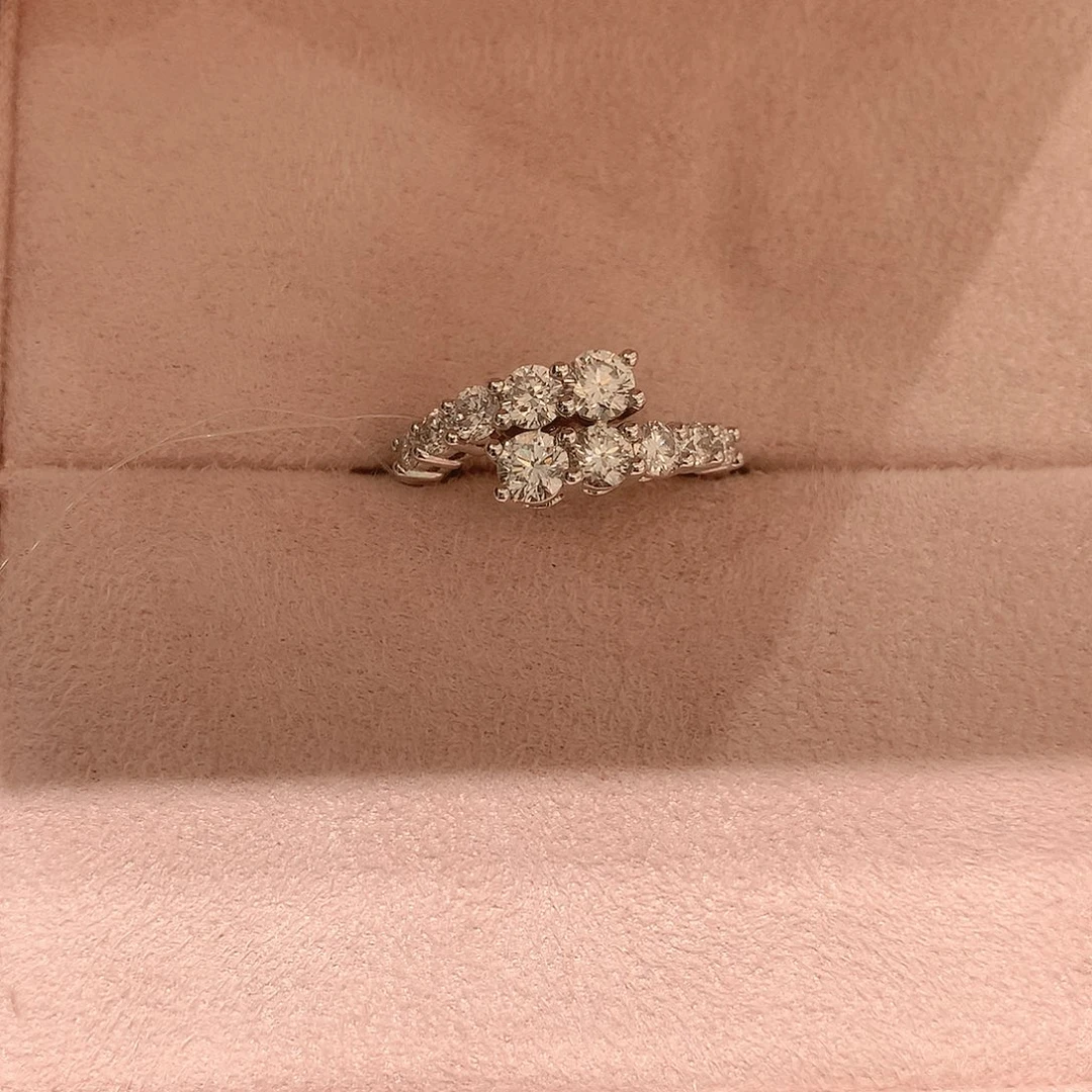 颈饰合成钻石铂Pt950镶嵌抱抱排戒