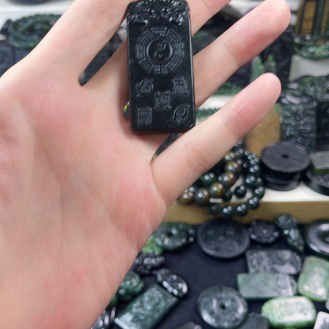 合金泰山玉吊坠碧石