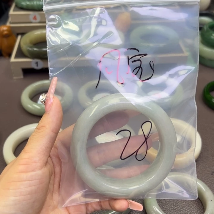 未镶嵌手镯石英岩玉凡****唧
