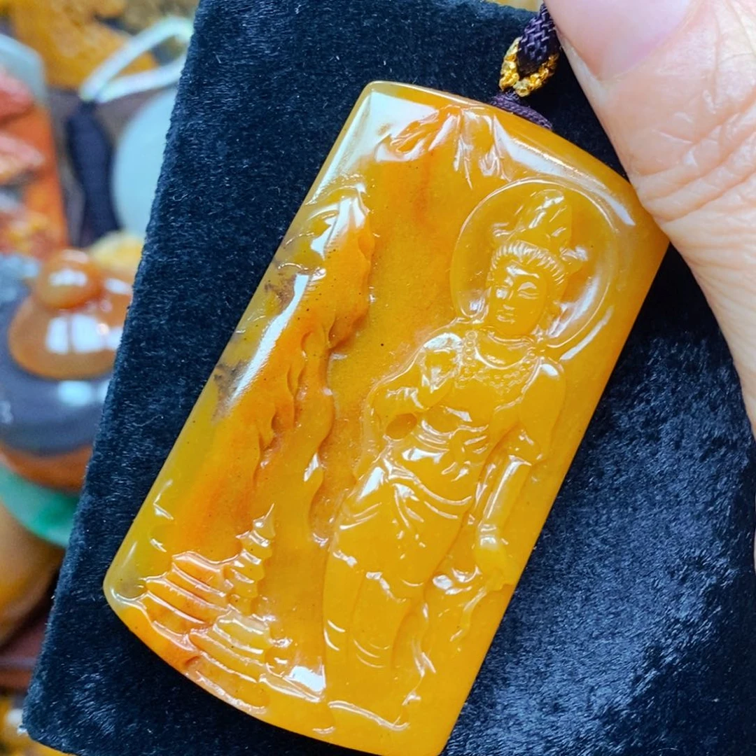 未镶嵌石英质玉（黄龙玉）颈饰