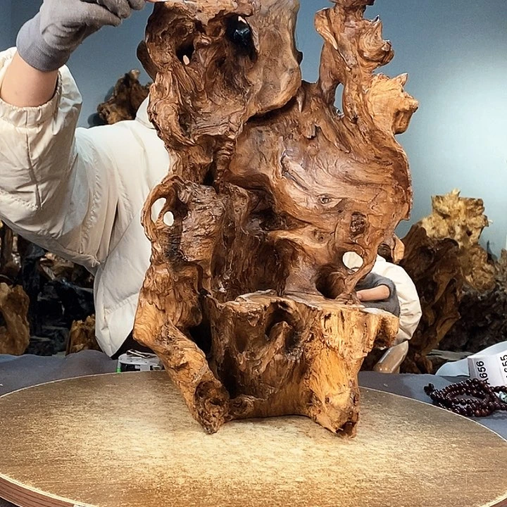 茶盏哈****！653。红杉随行小根艺