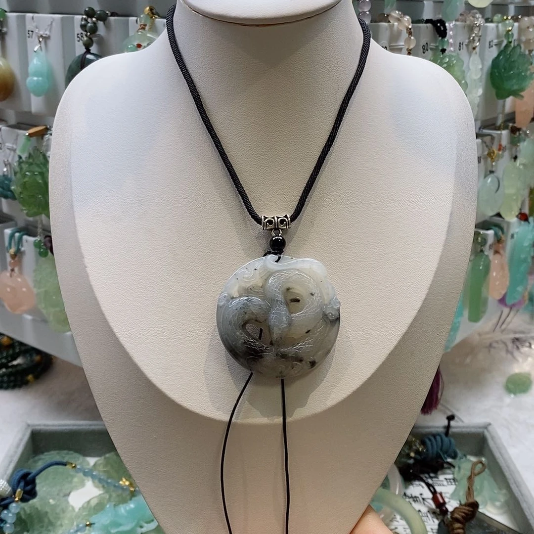 蛇纹石玉未镶嵌颈饰