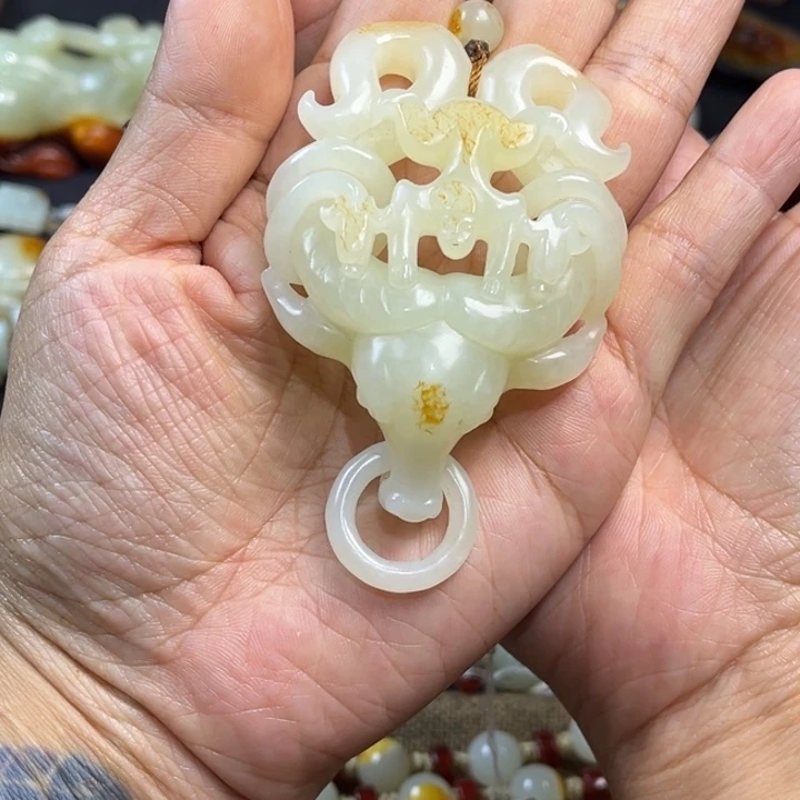 F***e和田玉未镶嵌挂件