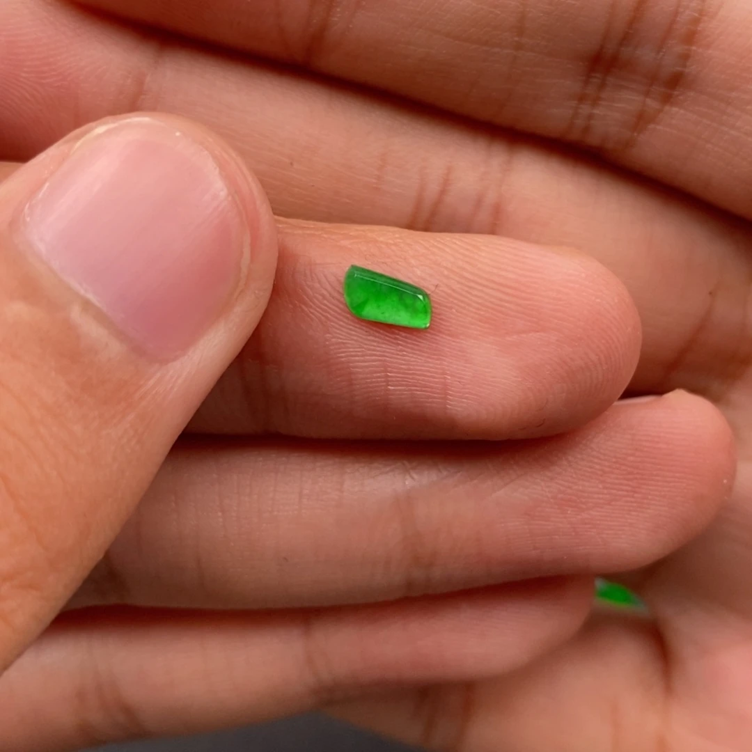 翡翠未镶嵌耳饰翡翠