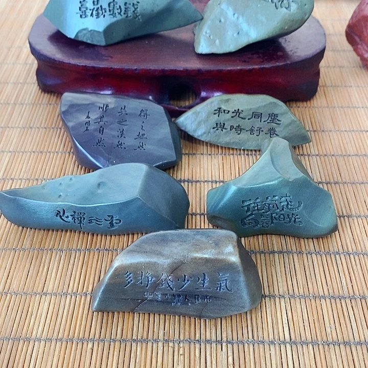 陈****原石雕刻工艺品手把摆件