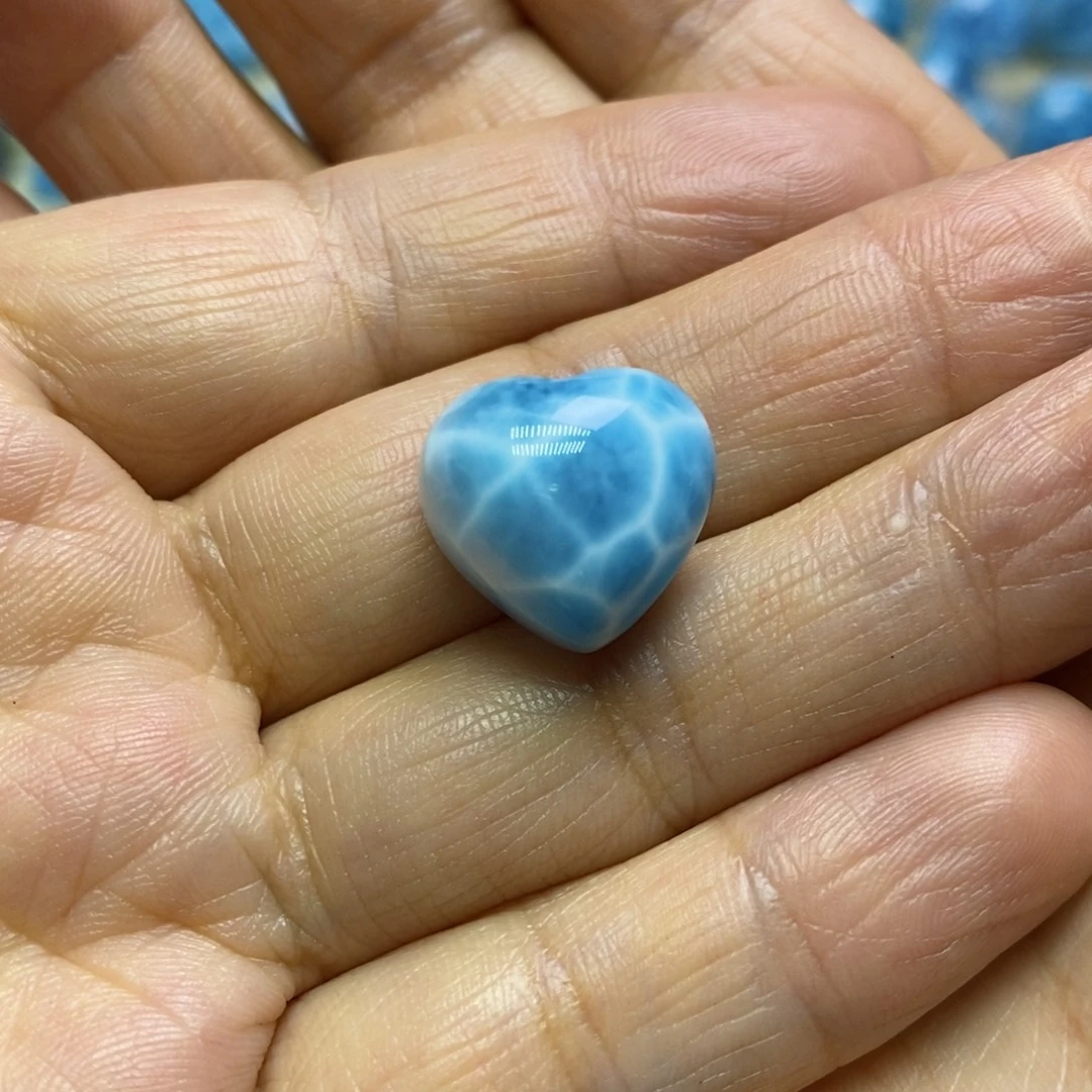 一****未镶嵌针钠钙石（海纹石）颈饰