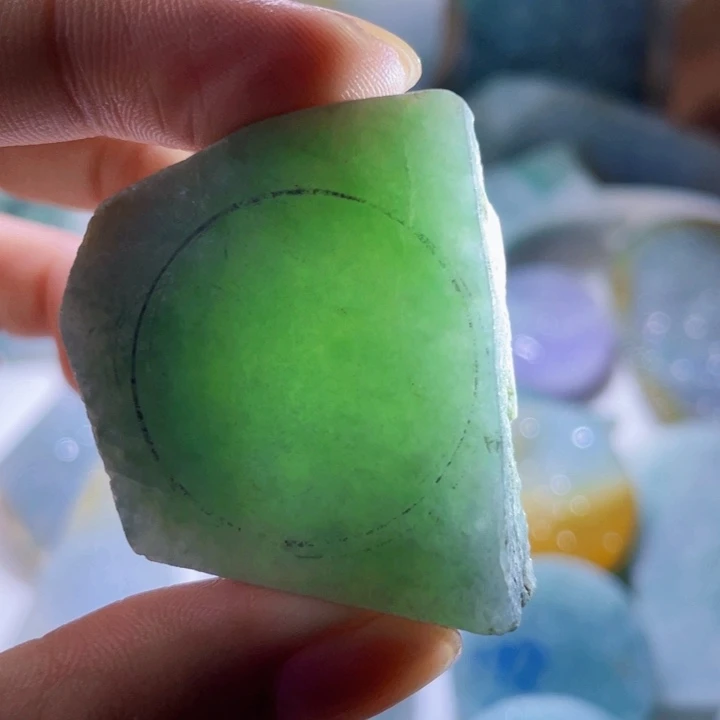 颈饰未镶嵌翡翠天然缅甸翡翠料子