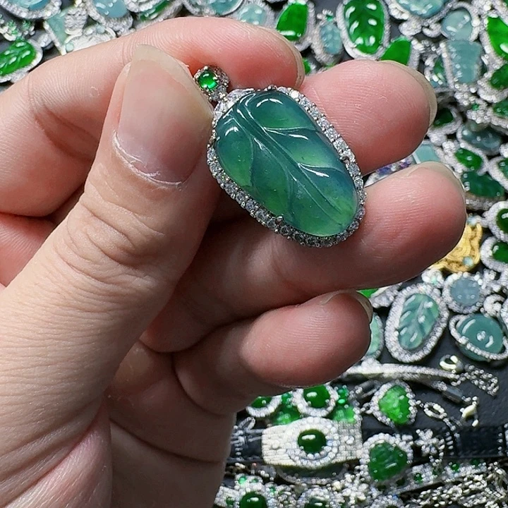 翡翠颈饰未镶嵌天然A货翡翠放漏