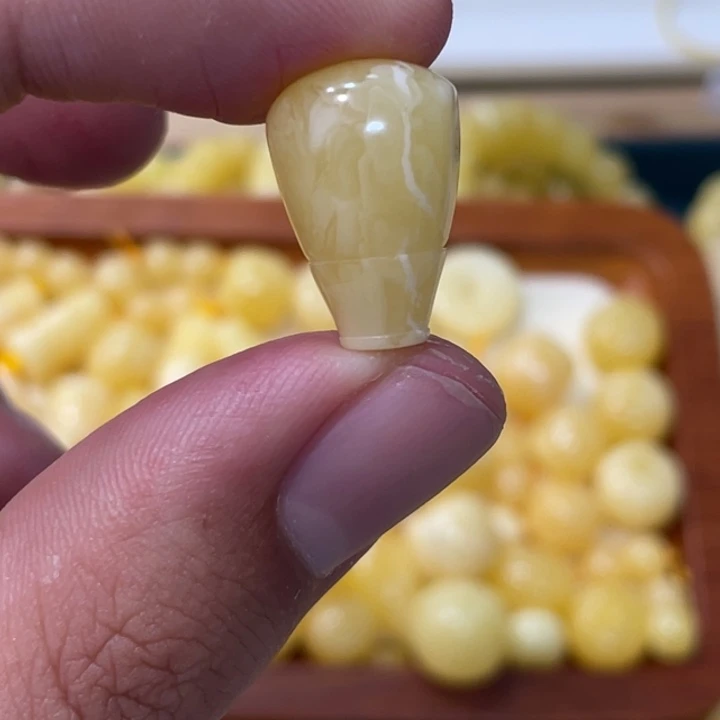 蜜蜡手链未镶嵌是*的蜜蜡