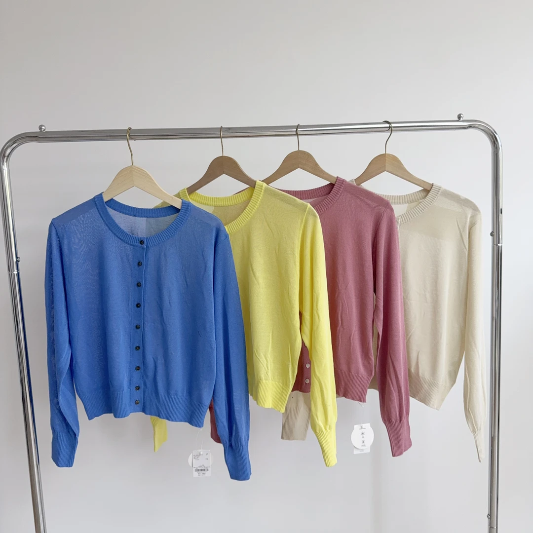 J224 四色薄款圆领开扣式休闲四色针织衫