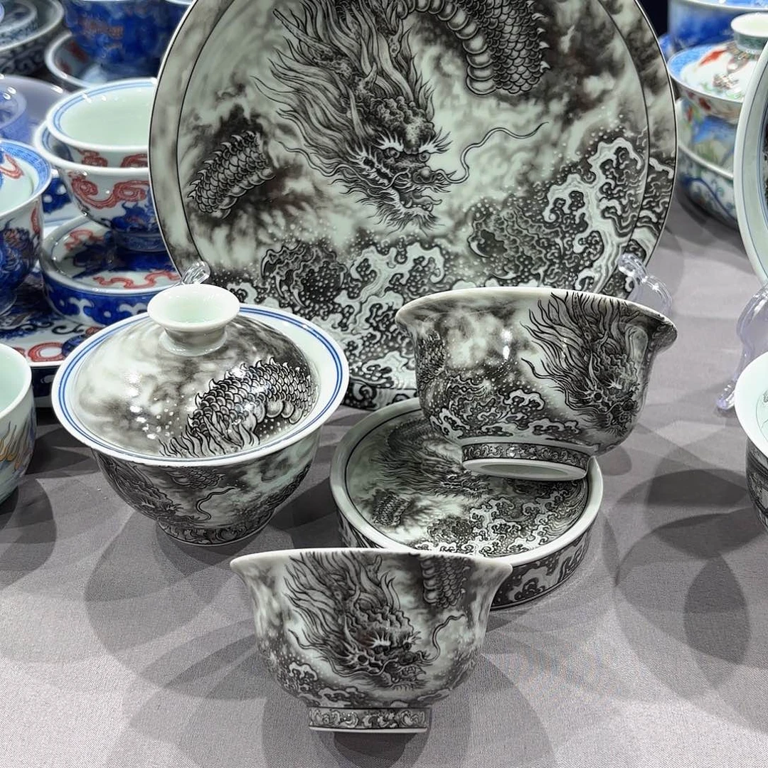 瓷片景德镇市的一位老干部告诉