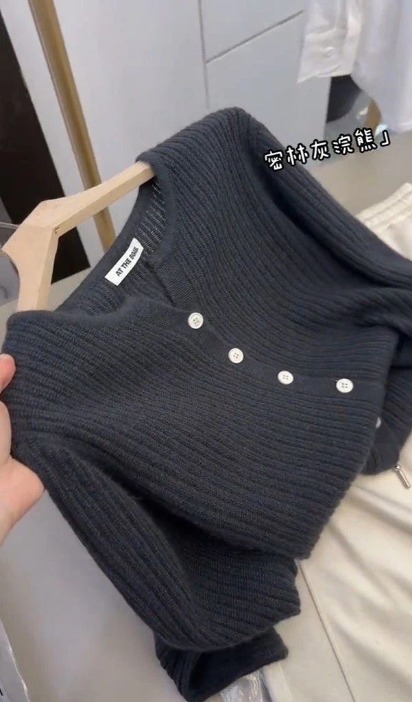 V领深灰色修身显瘦长袖女2025秋冬时尚减龄设计感针织开衫上衣女