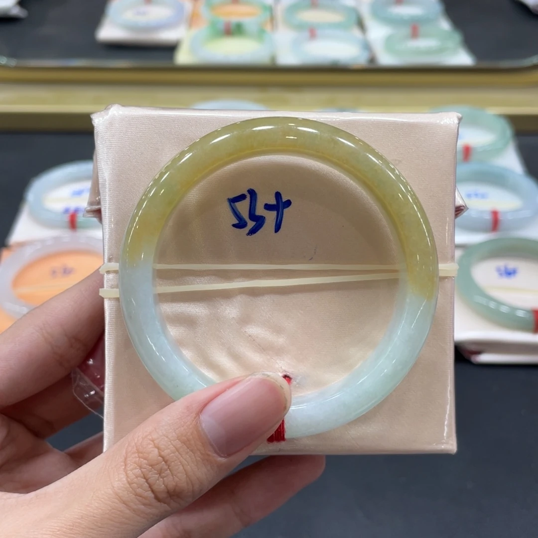翡翠手镯未镶嵌翡翠手镯