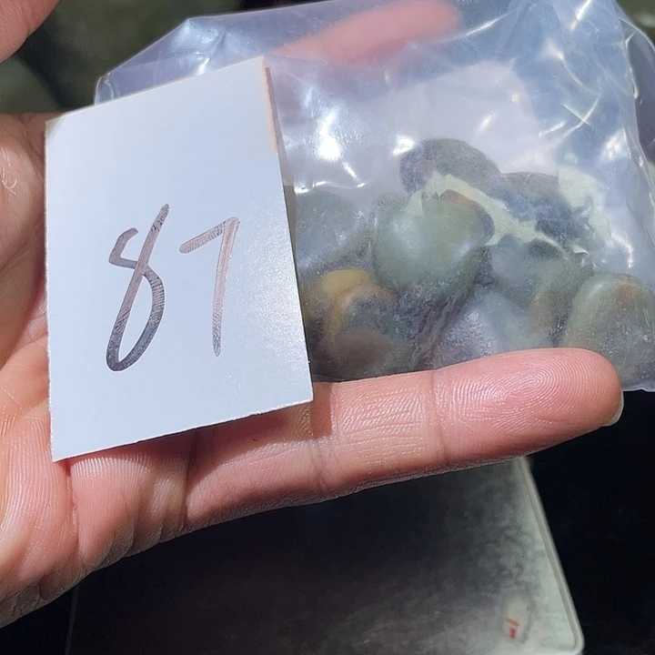 和田玉未镶嵌颈饰私****師87