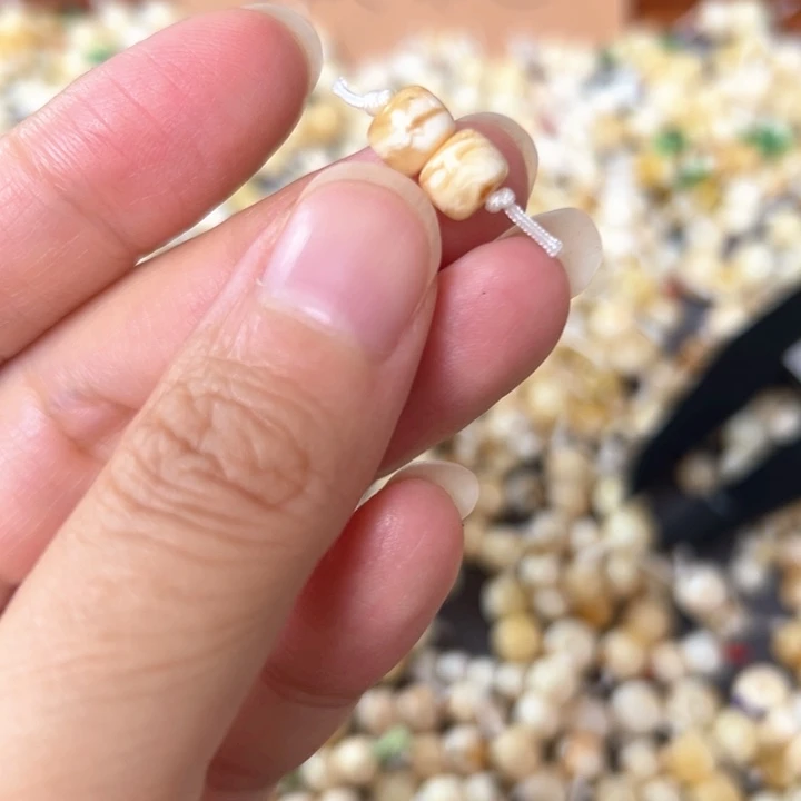 裸石蜜蜡未镶嵌6.7mm一对