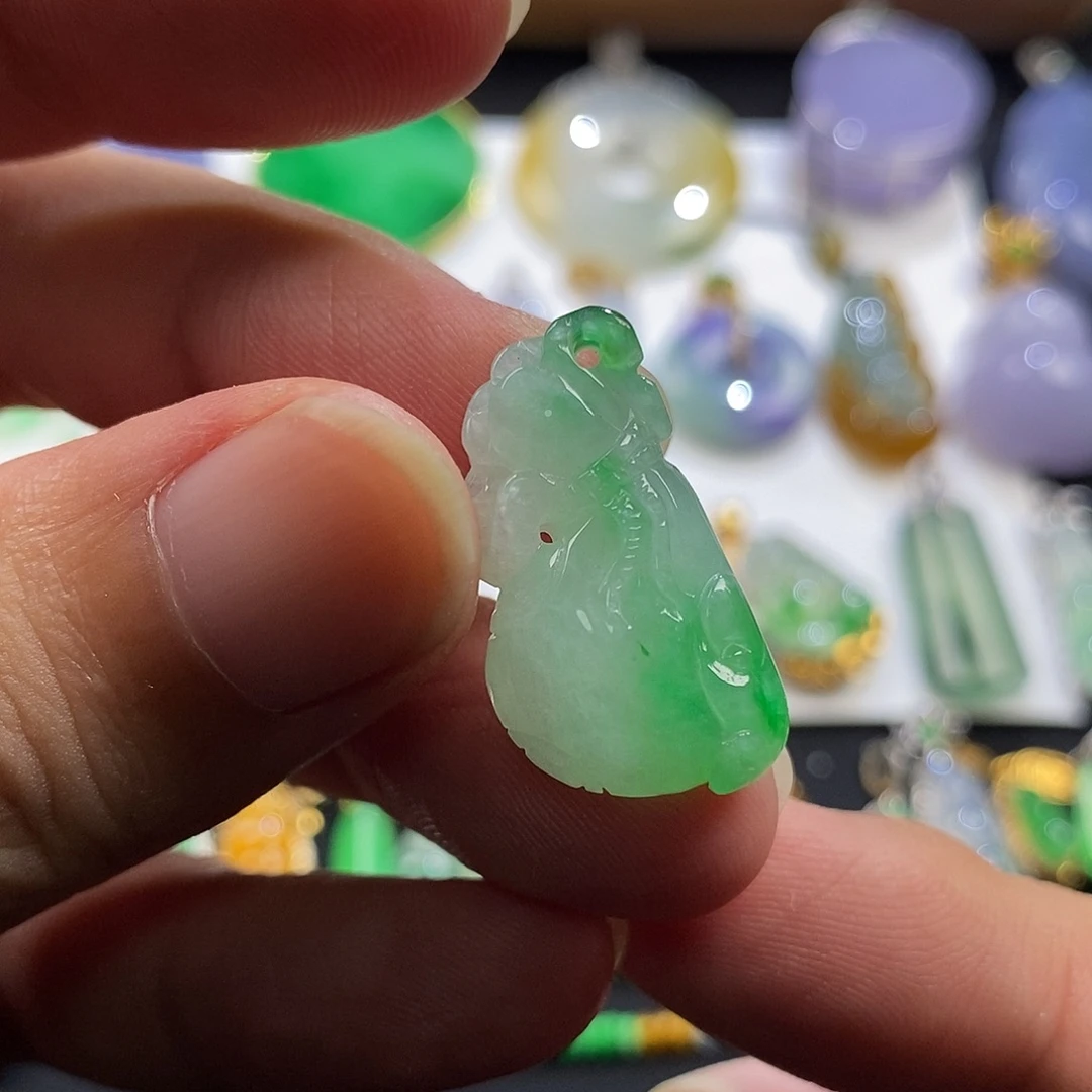 翡翠未镶嵌颈饰翡翠