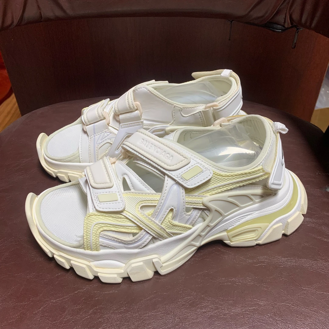 95新  /巴黎世家 Track 凉鞋 36码 X10367774