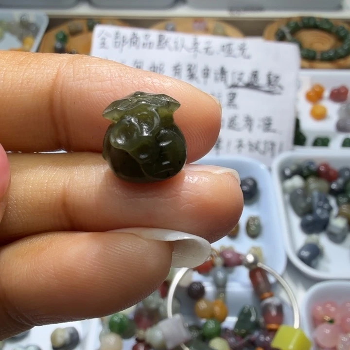 和田玉未镶嵌珠宝奇石