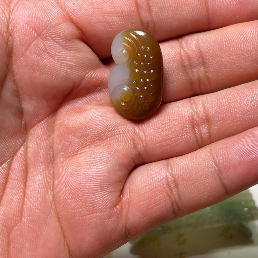 和田玉（糖玉）未镶嵌把件