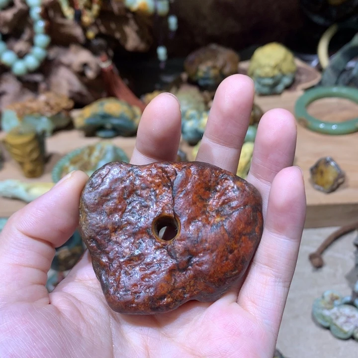 未镶嵌岫岩河磨玉（透闪石质玉）挂件