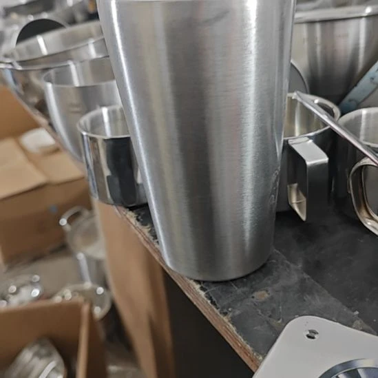 ****）不锈钢大啤酒杯一个，微瑕