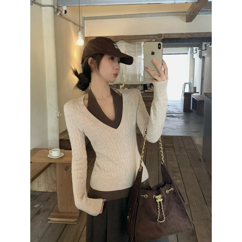 乌77复古撞色V领挂脖针织衫女2025冬新款毛衣休闲百搭假两件上衣