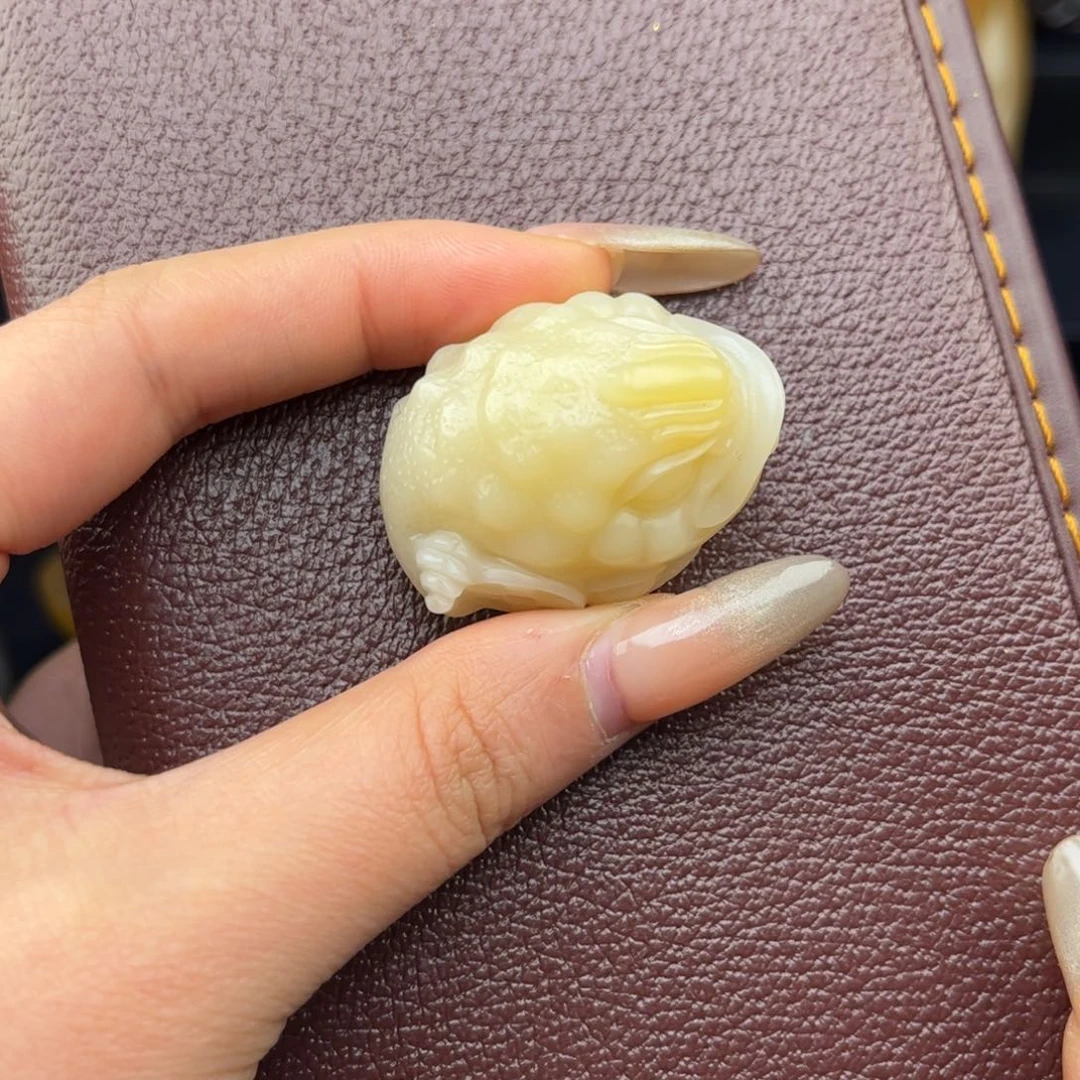 石英质玉黄蜡石吊坠未镶嵌石*语