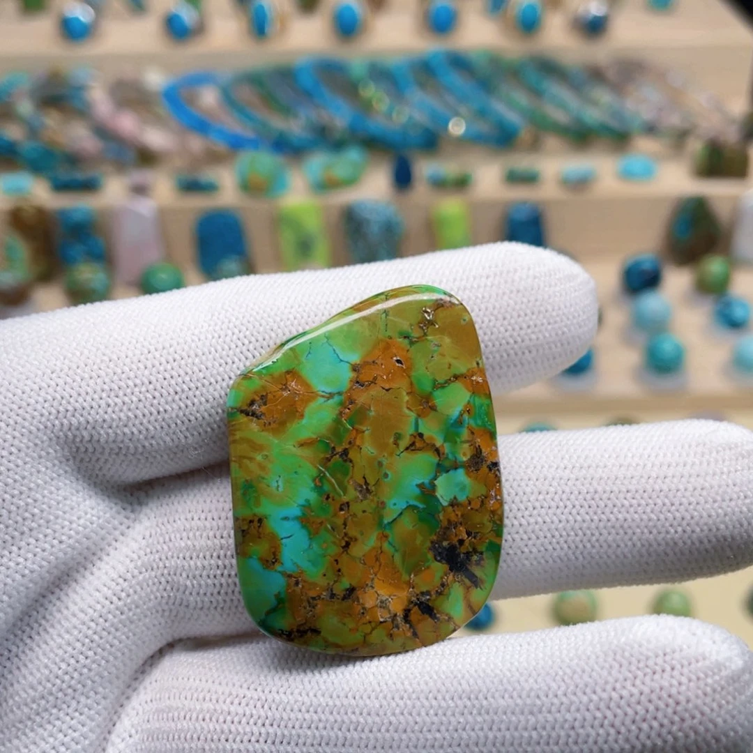 绿松石未镶嵌珠宝奇石