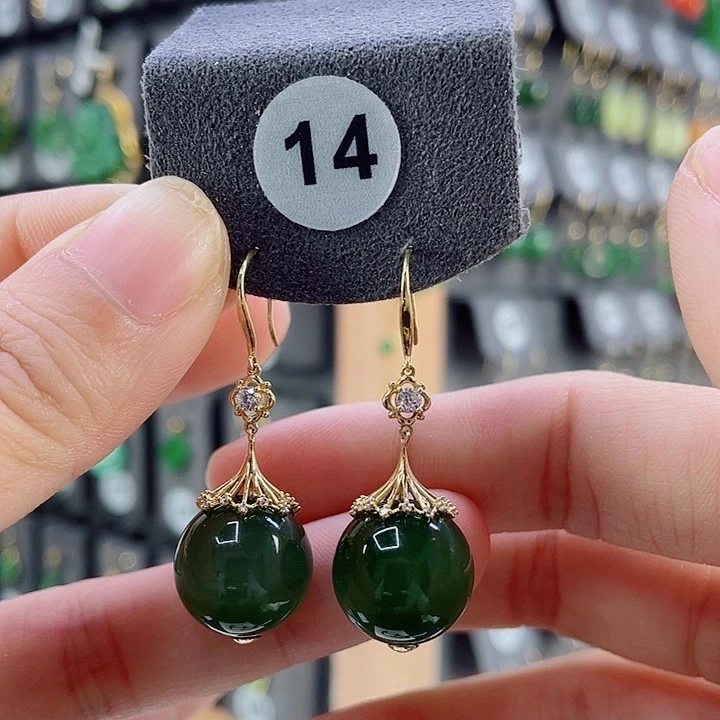 18K金镶嵌和田玉耳饰