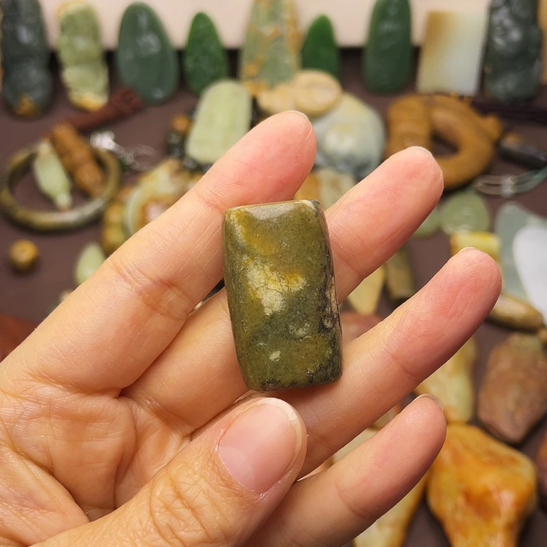 岫岩河磨玉（透闪石质玉）未镶嵌颈饰