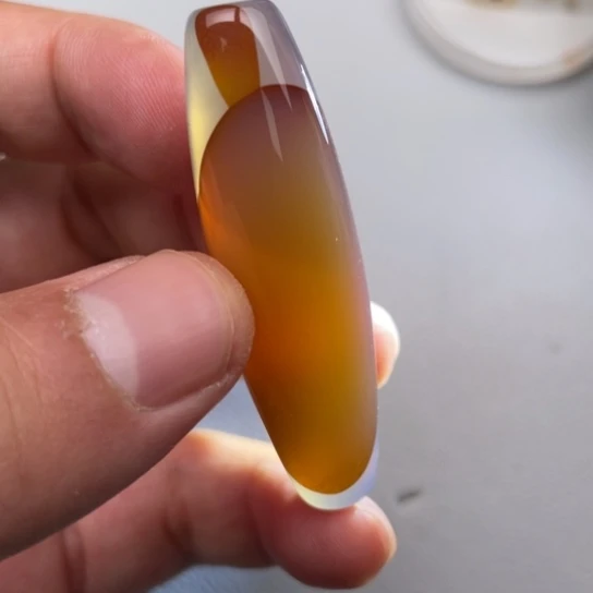 玛瑙/玉髓颈饰未镶嵌严*