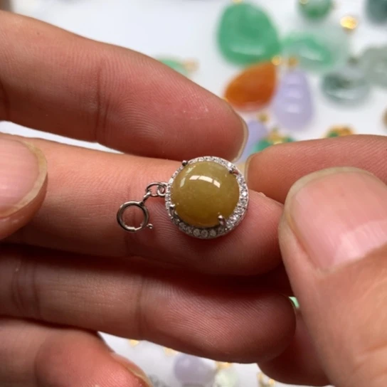 翡翠颈饰未镶嵌翡翠