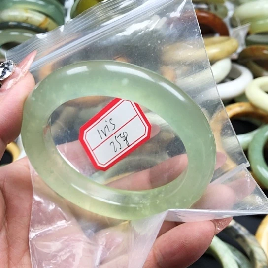 蛇纹石玉手镯未镶嵌I**s