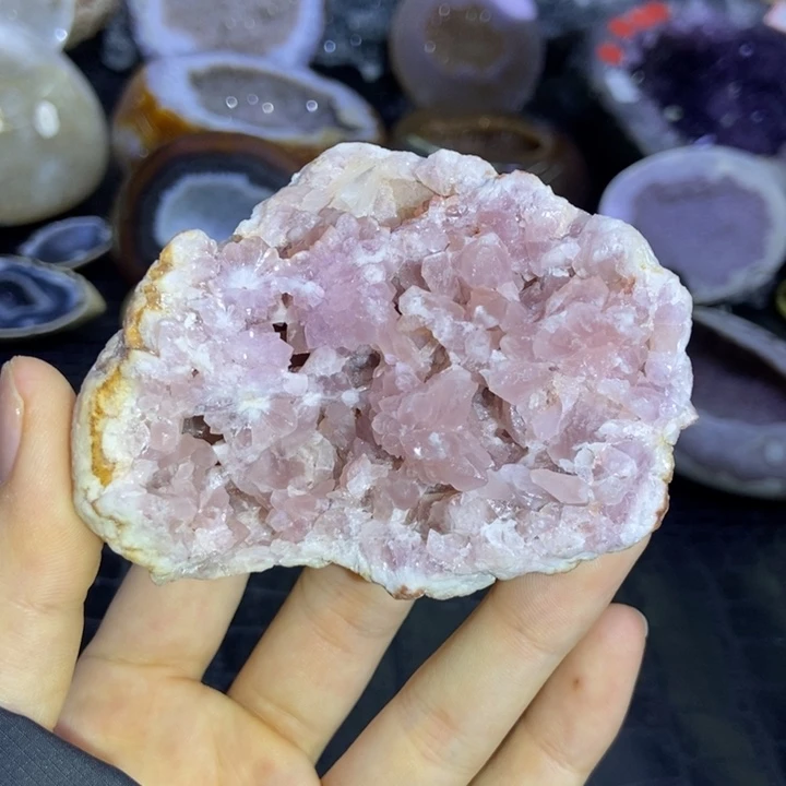 未镶嵌水晶珠宝半成品粉晶洞