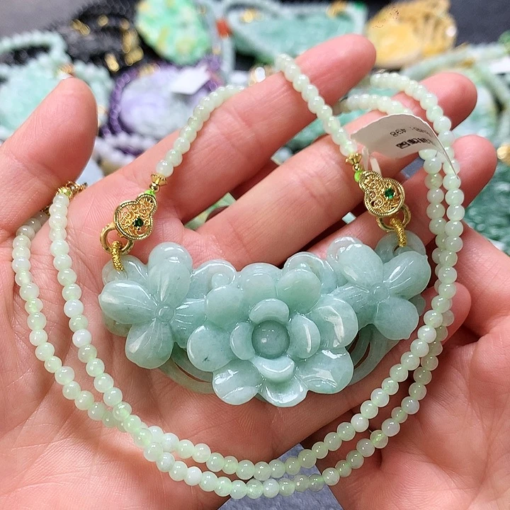 翡翠颈饰未镶嵌吊坠