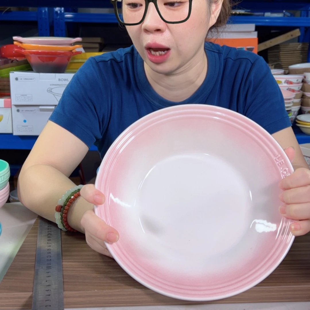陶瓷粉白色斗笠盘