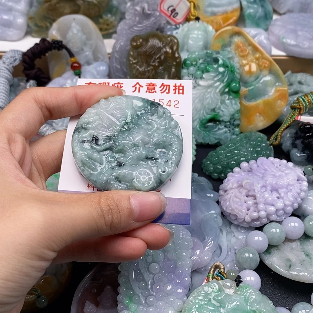 吊坠(不含链)未镶嵌翡翠