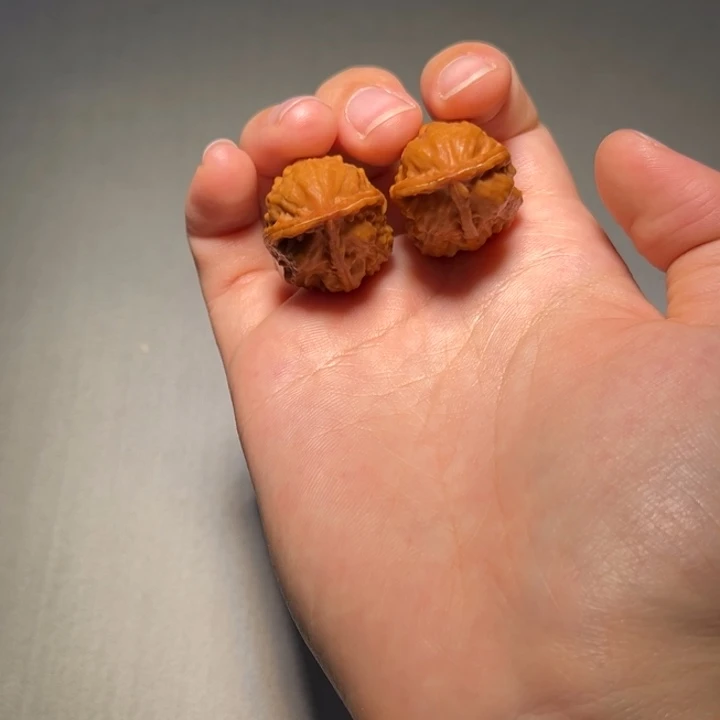 文玩核桃把件花生三棱658