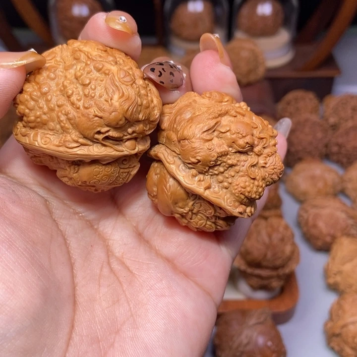 ****】文玩核桃吊坠蛤蟆头雕刻的金蟾