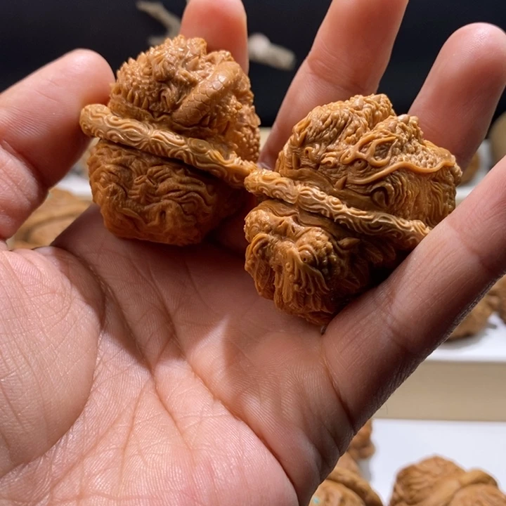 居***合文玩核桃把件纯手工雕刻文玩核桃