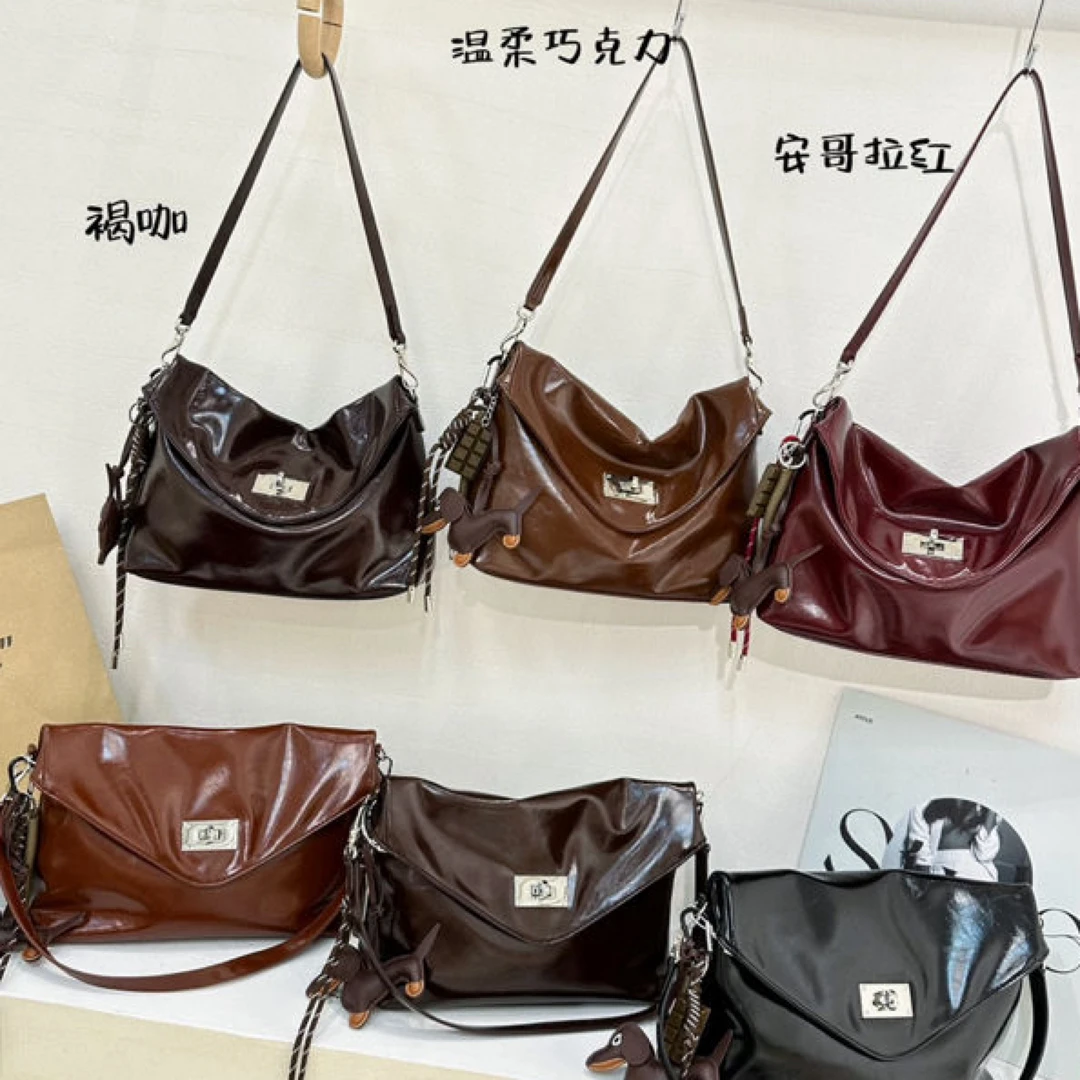 单肩韩版托特包水桶包防盗斜挎包百搭云朵包褶皱