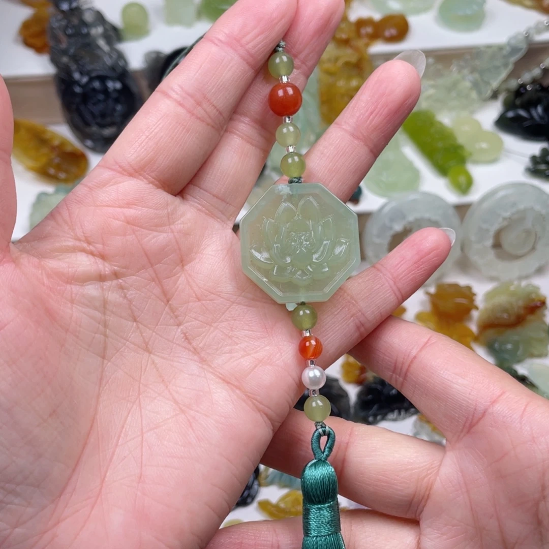 蛇纹石玉未镶嵌颈饰